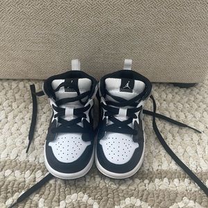 Air Jordan 1 Toddler Size 6c Black & white